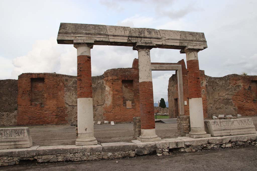VII.9.1 Pompeii. October 2020. Portico of Eumachia’s Building, north part. Photo courtesy of Klaus Heese.