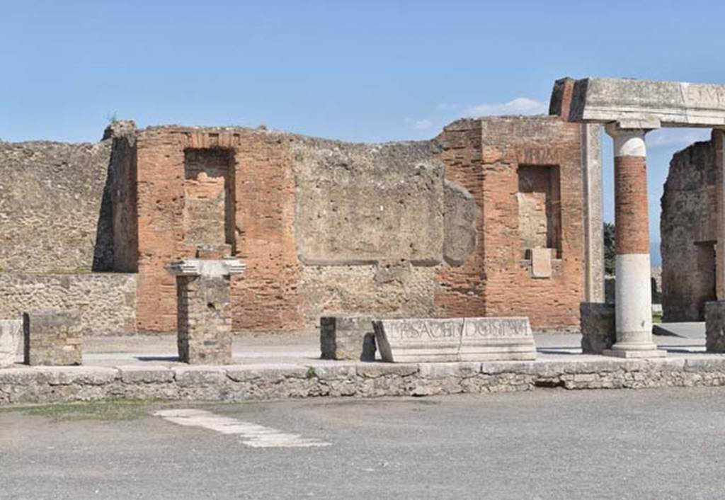 VII.9.1 Pompeii. April 2018. Portico 1, looking towards north end on left side of entrance doorway. Photo courtesy of Ian Lycett-King. Use is subject to Creative Commons Attribution-NonCommercial License v.4 International.