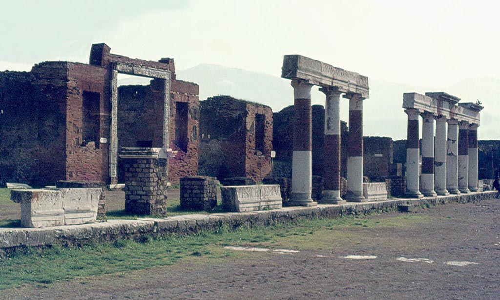 VII.9.1 Pompeii, January 1977.
Portico and entrance doorway to Eumachia Building on east side of Forum. Photo courtesy of David Hingston.