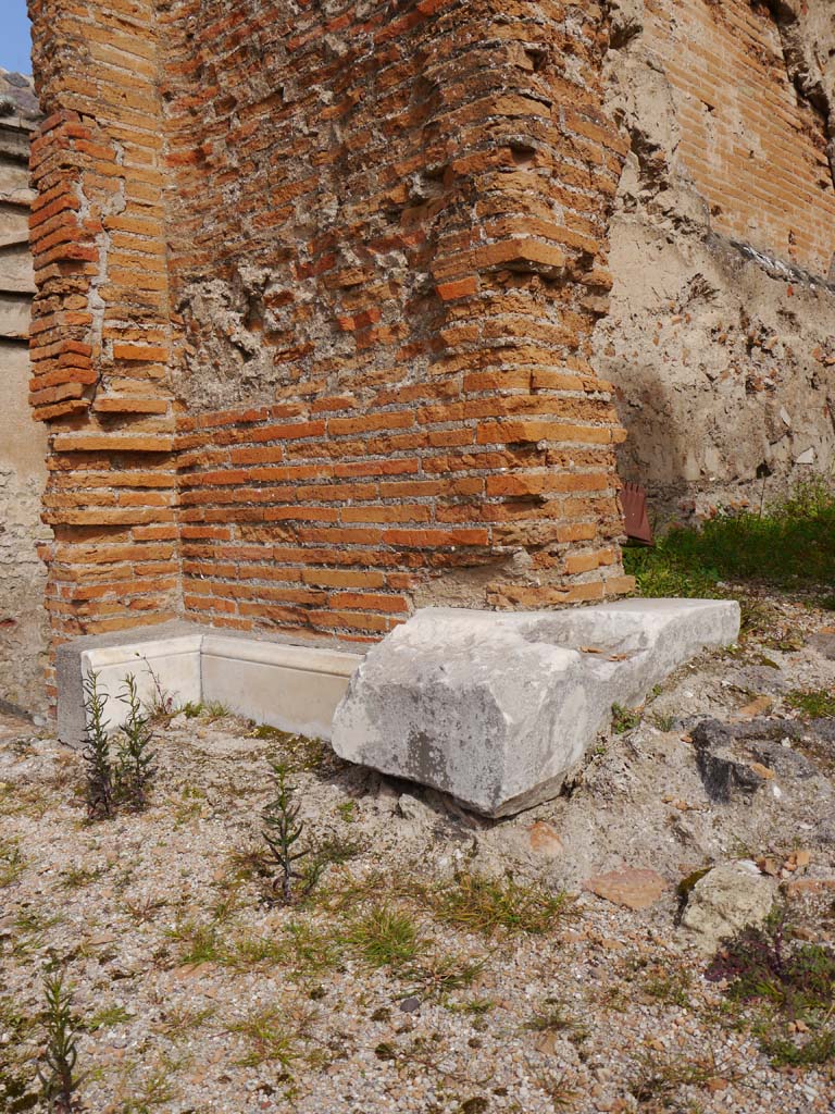 VII.9.2 Pompeii. March 2019. Looking north-east to north side of entrance doorway to cella on podium.
Foto Anne Kleineberg, ERC Grant 681269 DÉCOR.