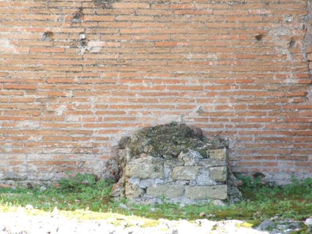 VII.9.2 Pompeii. September 2005. Cella. Pedestal or statue base for the image of the divinity.