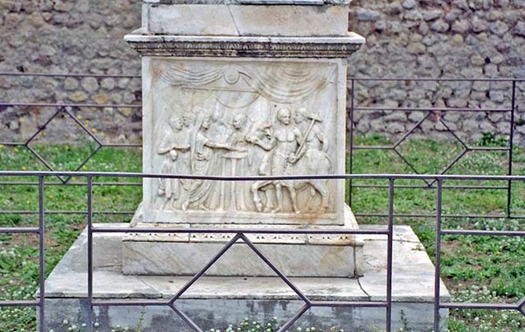 VII.9.2 Pompeii. October 2001. Looking east towards the altar. Photo courtesy of Peter Woods.