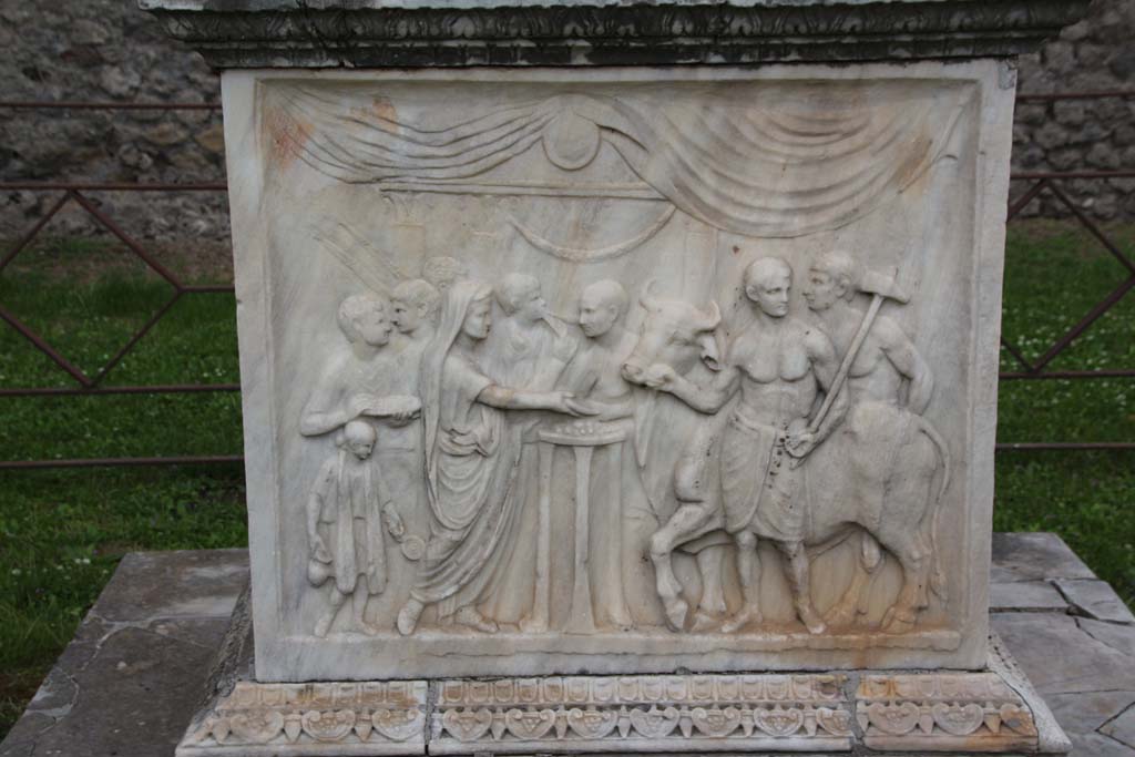 VII.9.2 Pompeii. April 2014. Detail from west side of Altar. Photo courtesy of Klaus Heese.