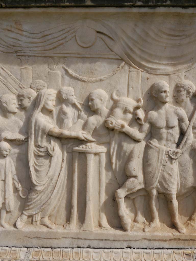 VII.9.2 Pompeii. March 2019. Detail of centre of west side of altar.
Foto Anne Kleineberg, ERC Grant 681269 DÉCOR.