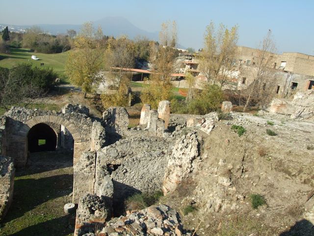 VII.16.15 House of Aulus Umbricius Scaurus.  Looking north east across Atrium.