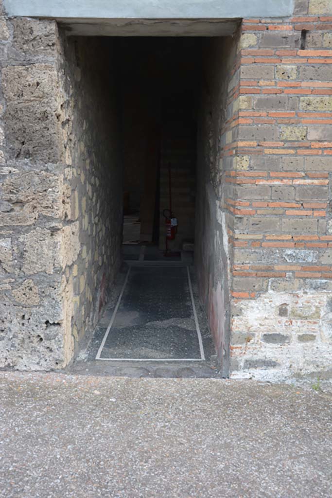 VII.16.22 Pompeii. October 2018. Corridor 16, looking east towards atrium from portico and terrace.
Foto Annette Haug, ERC Grant 681269 DÉCOR.