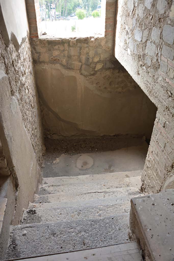 VII.16.22 Pompeii. October 2018.
Corridor 43, looking south, turning north down to garden area.
Foto Annette Haug, ERC Grant 681269 DÉCOR.