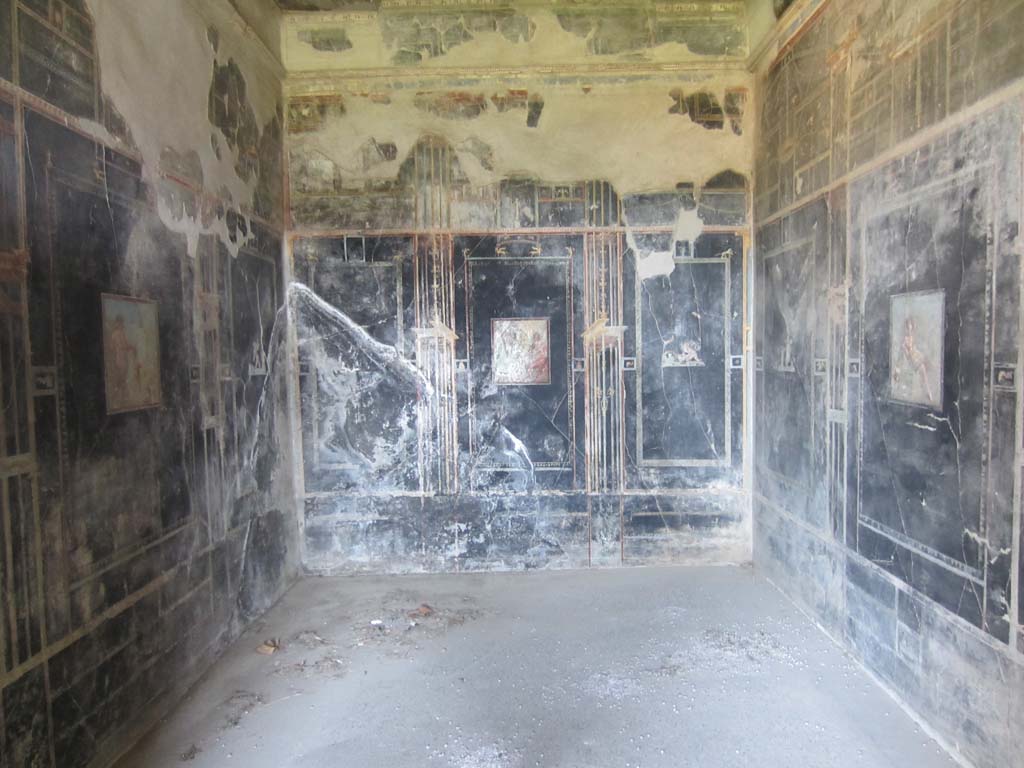 VII.16.17-22 Pompeii. May 2012.
Room 58, looking east into room decorated in IV style on black background. Photo courtesy of Marina Fuxa.