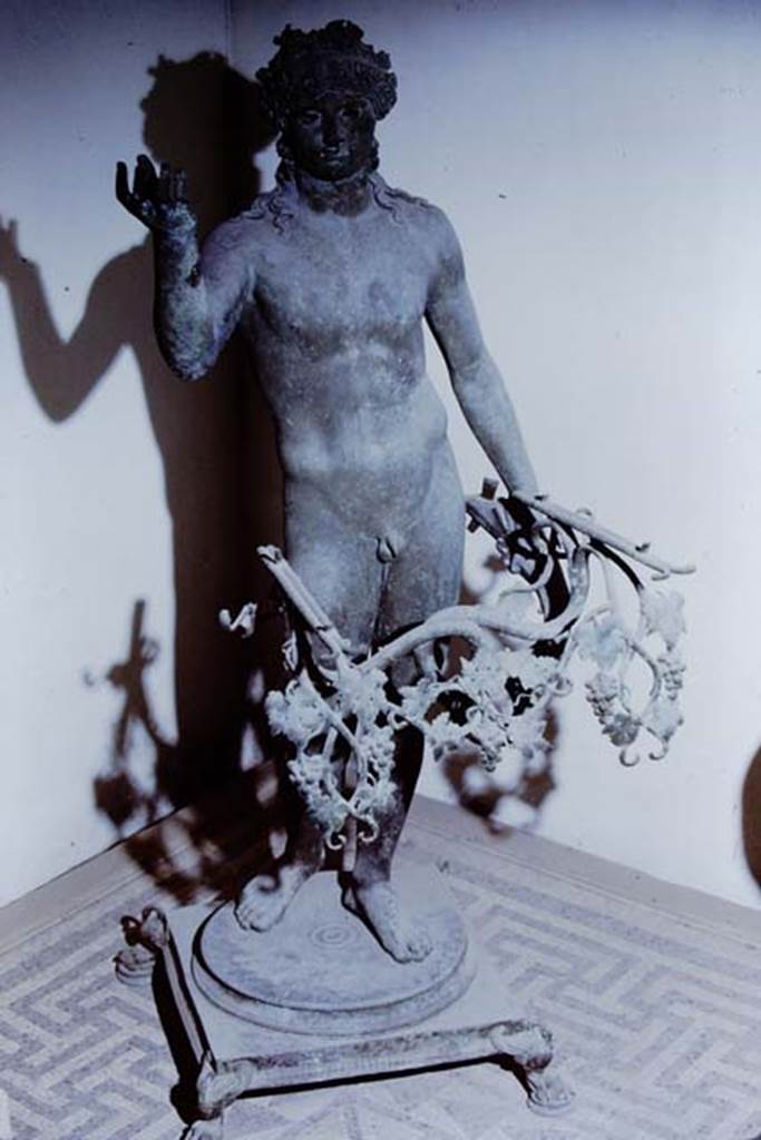 VII.16.22 Pompeii. 1971. Bronze lamp found in oecus. Photo by Stanley A. Jashemski.
Source: The Wilhelmina and Stanley A. Jashemski archive in the University of Maryland Library, Special Collections (See collection page) and made available under the Creative Commons Attribution-Non Commercial License v.4. See Licence and use details.
J71f0159