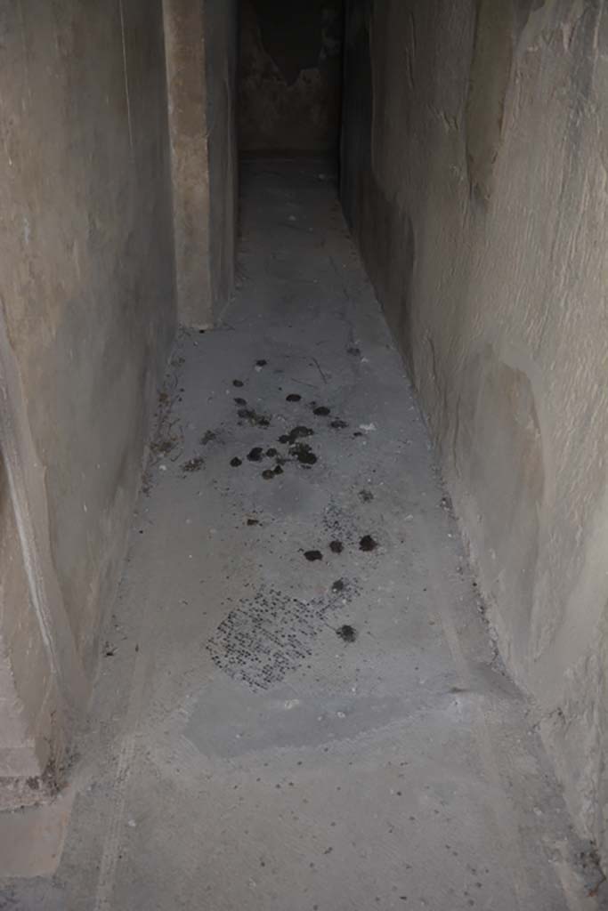 VII.16.22 Pompeii. October 2018. Corridor 63, looking east towards corridor 61.
Foto Annette Haug, ERC Grant 681269 DÉCOR.