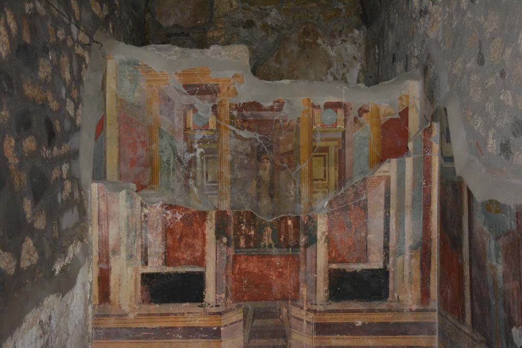 VII.16.22 Pompeii. October 2018. Detail of painted east wall of cubiculum, built in front of and concealing a hidden wall.
Foto Annette Haug, ERC Grant 681269 DÉCOR.