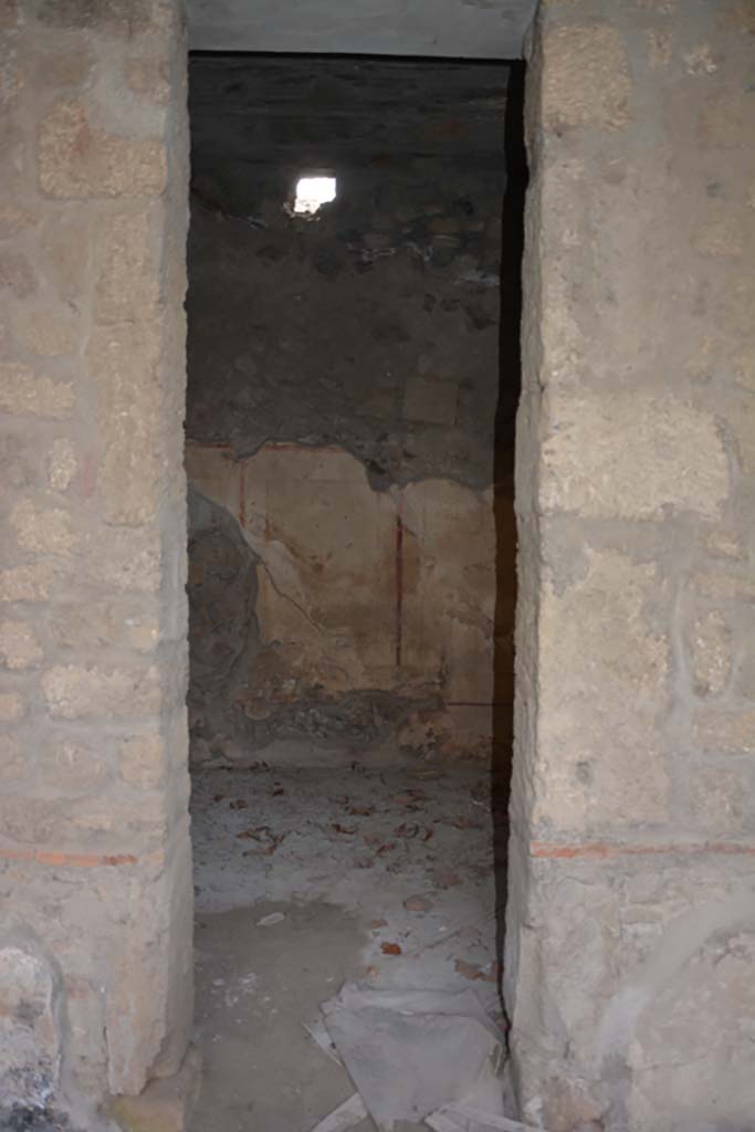 VII.16.17-22 Pompeii. October 2018. Room 3, looking south through doorway from portico (2).
Foto Annette Haug, ERC Grant 681269 DÉCOR.