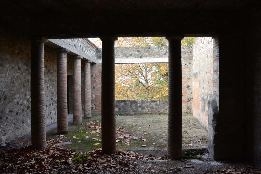 VII.16.22 Pompeii. October 2018. Peristyle 14, looking west towards large window overlooking gardens.
Foto Annette Haug, ERC Grant 681269 DÉCOR.