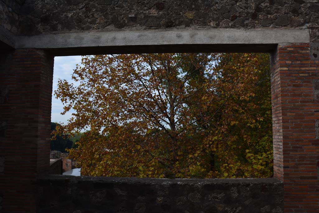 VII.16.17-22 Pompeii. October 2018. Peristyle 14, large window in west wall.
Foto Annette Haug, ERC Grant 681269 DÉCOR.