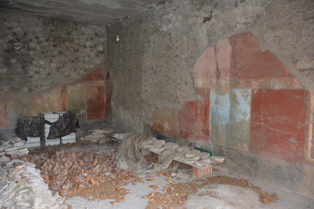 VII.16.17-22 Pompeii. October 2018. Triclinium 16, looking towards east wall, south-east corner and south wall.
Foto Annette Haug, ERC Grant 681269 DÉCOR.