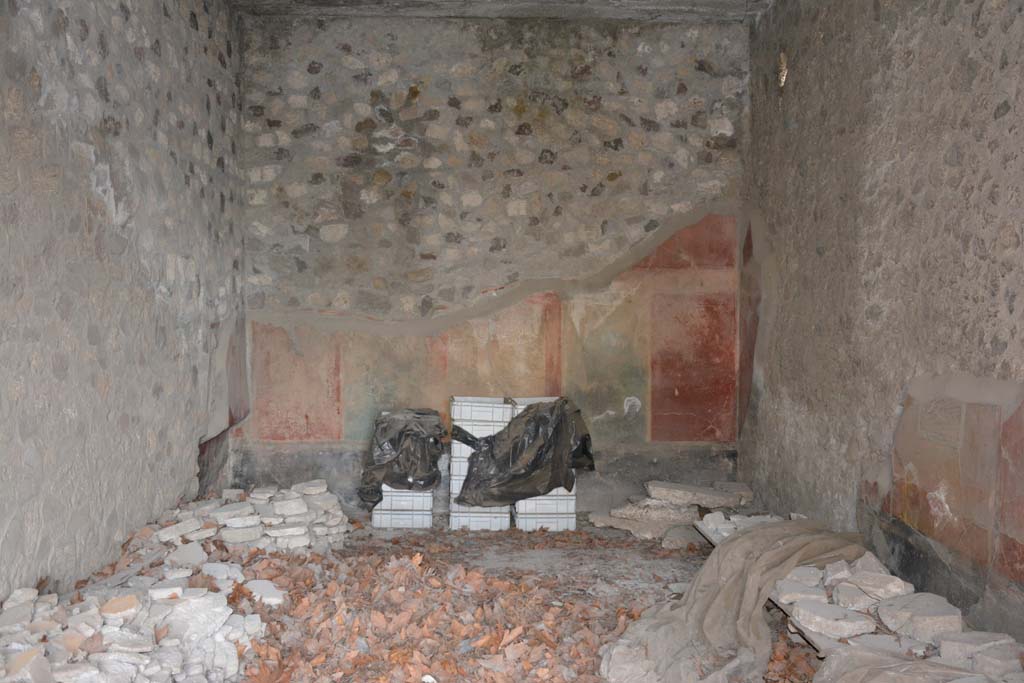 VII.16.17-22 Pompeii. October 2018. Triclinium 16, looking towards east wall.
Foto Annette Haug, ERC Grant 681269 DÉCOR.