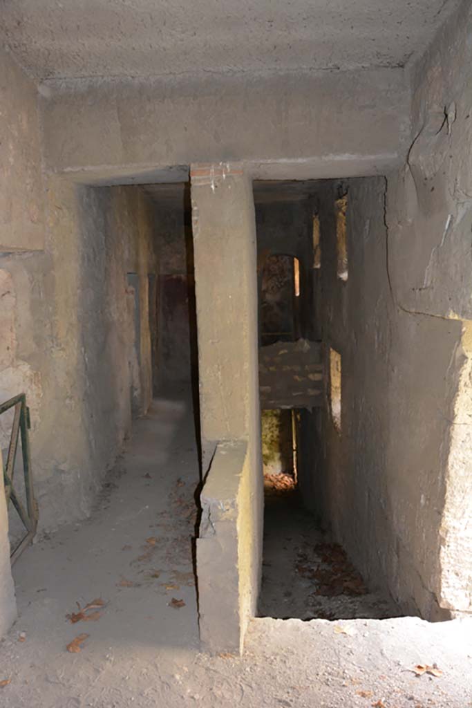 VII.16.17-22 Pompeii. October 2018. Corridor 27, looking south.
Foto Annette Haug, ERC Grant 681269 DÉCOR.