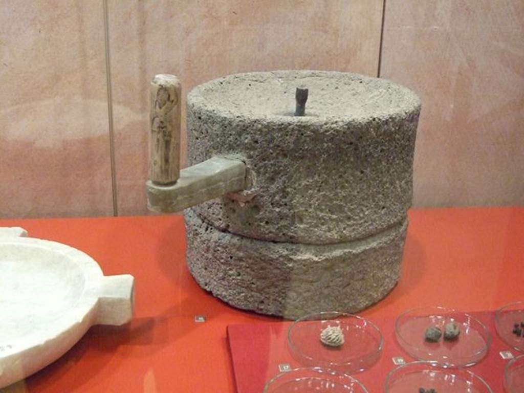 VI.16.22 Pompeii. Stone grinding machine with reconstructed wooden handle. SAP 57645. Photographed at “A Day in Pompeii” exhibition at Melbourne Museum. September 2009.