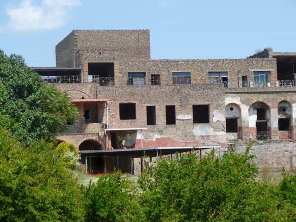 VII.16.17-22 Pompeii. May 2011. Looking east to north end of rear of House of Fabius Rufus. Photo courtesy of Michael Binns.