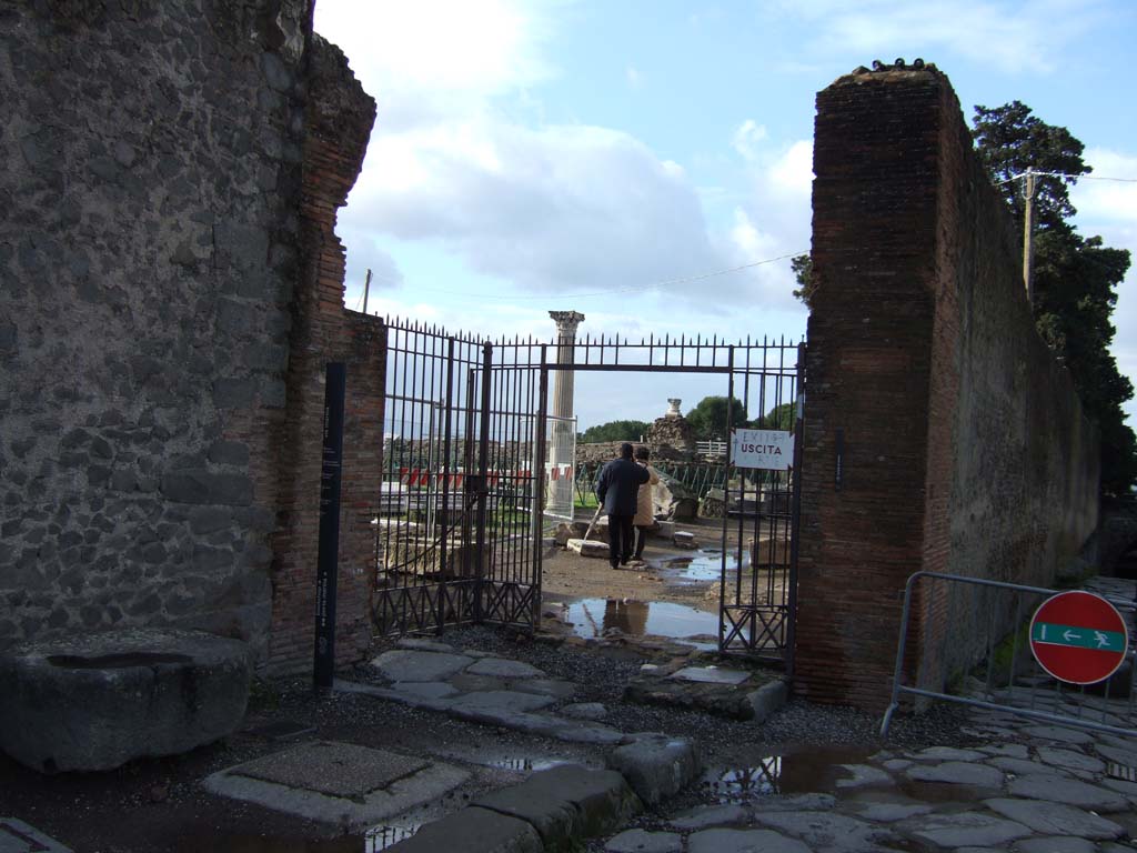 VIII.1.3 Pompeii. December 2005. Entrance on Via Marina, looking west.