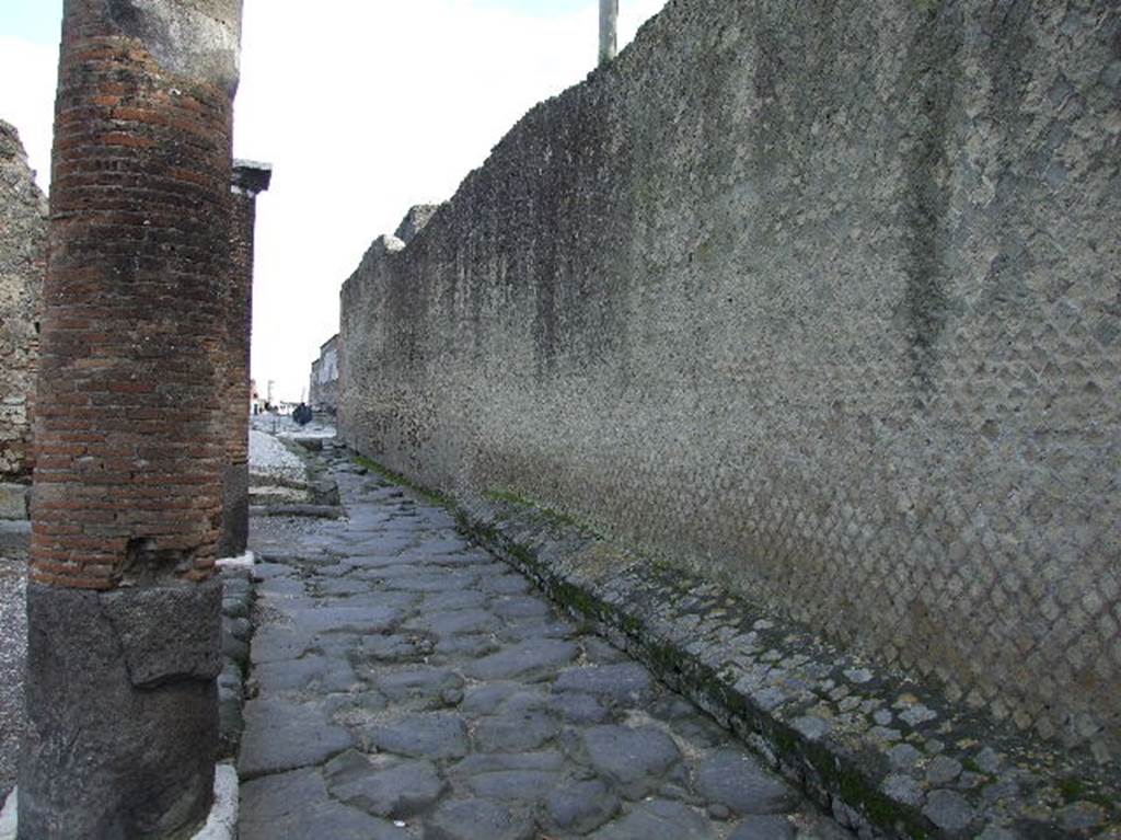 VII.16 Pompeii. Via Marina. December 2006. North wall of Temple of Venus VIII.1.3.