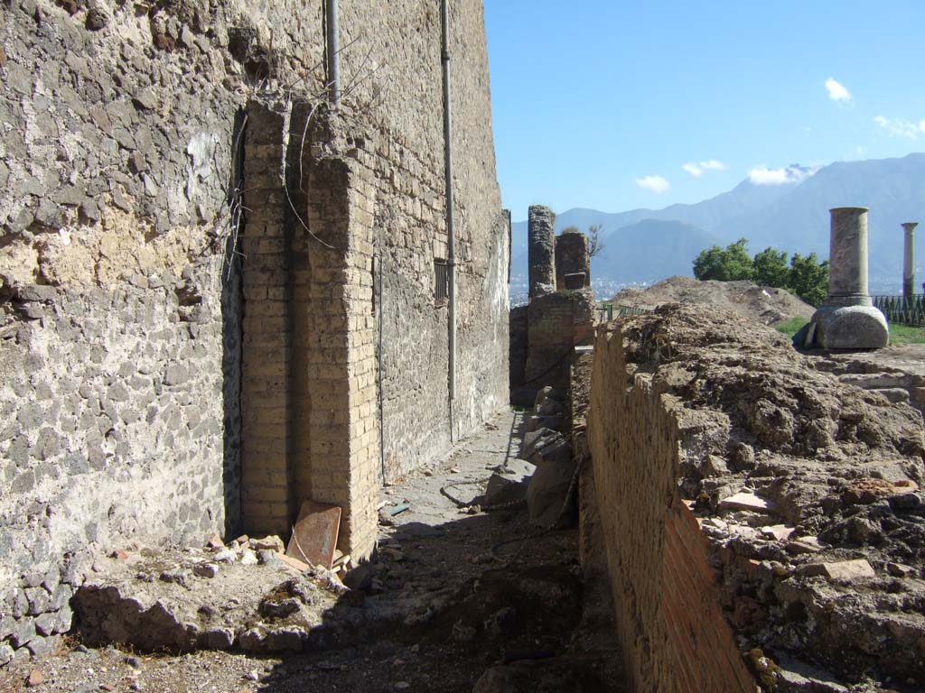 VIII.1.3 Pompeii. September 2005. Road between Basilica and Temple of Venus, looking south. 