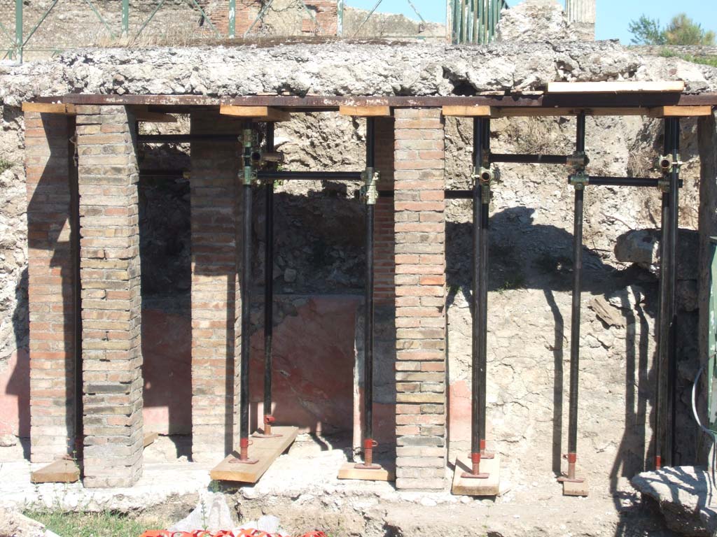 VIII.1.3 Pompeii. September 2005. South-west corner.