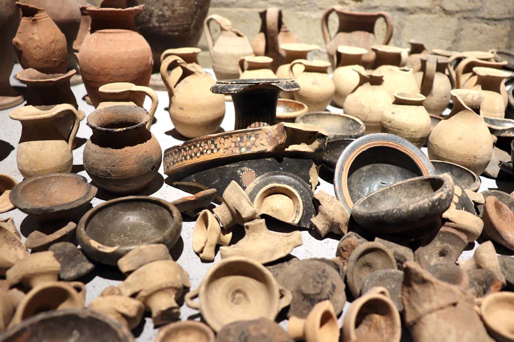 VIII.1.4 Pompeii. February 2021. Santuario extraurbano del Fondo Iozzino. 
Terracotta votive offerings: miniature chalices and small cups, small jugs and statuettes.
Photo courtesy of Fabien Bi�vre-Perrin (CC BY-NC-SA).
