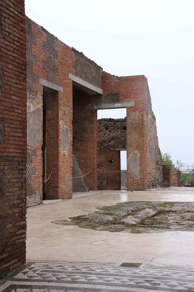 VIII.2.16 Pompeii. October 2020. Looking west across atrium towards south-west corner.
Photo courtesy of Klaus Heese.