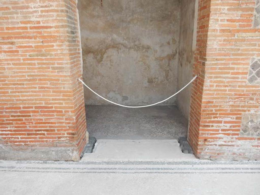 VIII.2.16 Pompeii. May 2017. Doorway to cubiculum in south-east corner of atrium.
Photo courtesy of Buzz Ferebee.