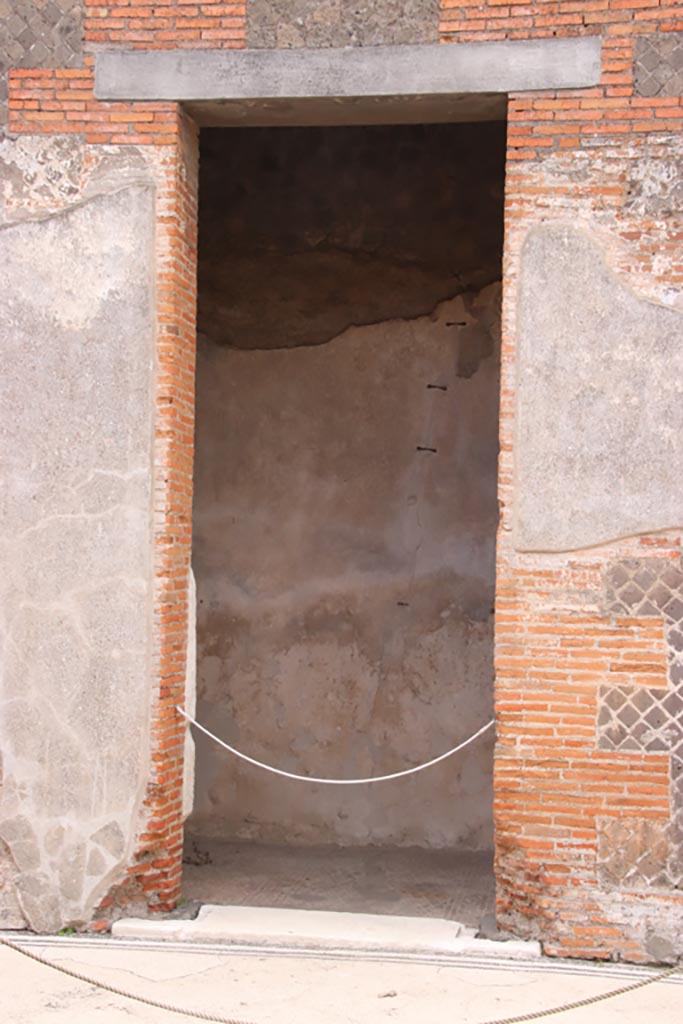 VIII.2.16 Pompeii. May 2024.
Doorway to cubiculum in centre of south wall of atrium. Photo courtesy of Klaus Heese.