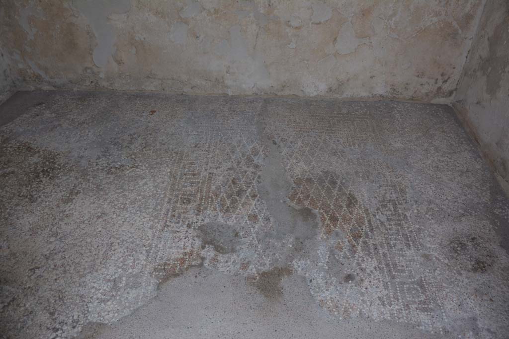 VIII.2.16 Pompeii. November 2017. Looking south across floor decoration in cubiculum, showing “carpet” design in tesserae.
Foto Annette Haug, ERC Grant 681269 DÉCOR.