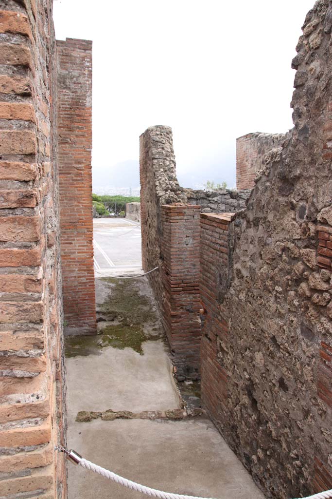 VIII.2.14/16 Pompeii. October 2020. Looking south towards east portico of VIII.2.16, from end of corridor in VIII.2.14.
Photo courtesy of Klaus Heese.
