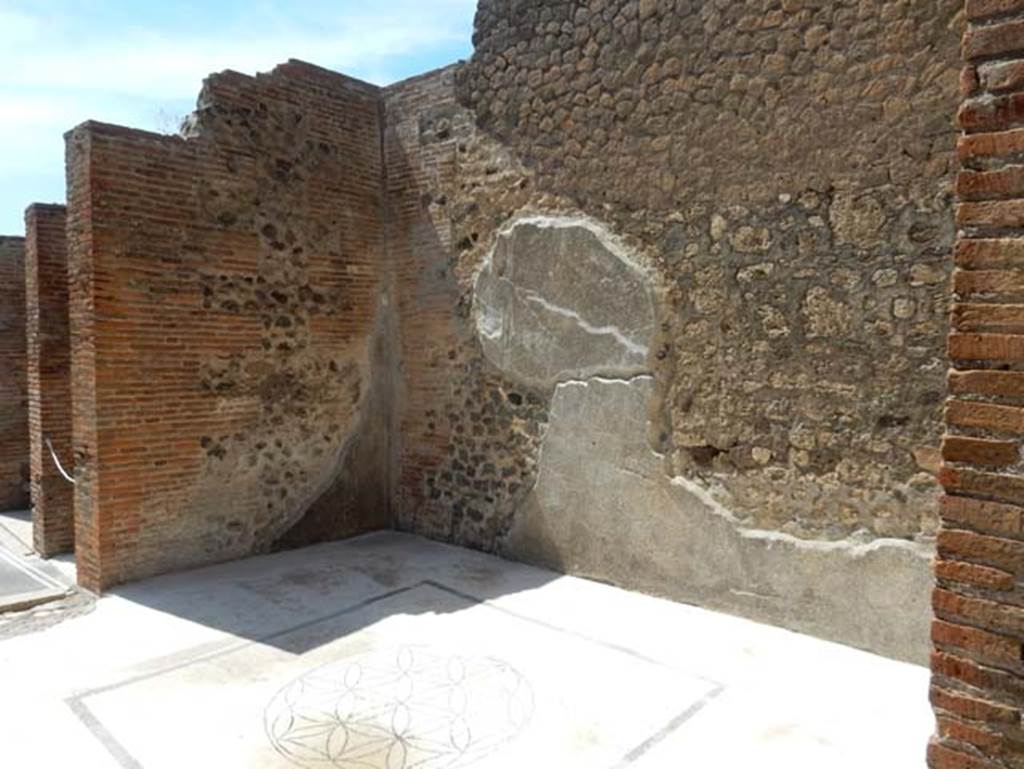 VIII.2.16 Pompeii. May 2018. Triclinium in north-west corner of atrium with doorway onto north portico, on left.
Photo courtesy of Buzz Ferebee.