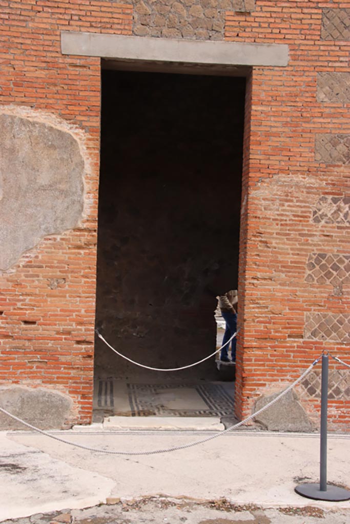 VIII.2.16 Pompeii. May 2024.
Doorway to cubiculum on north side of atrium. Photo courtesy of Klaus Heese.