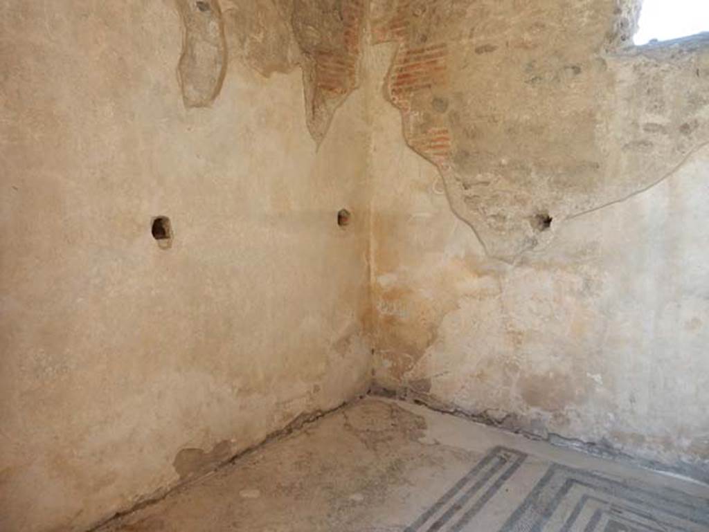 VIII.2.16 Pompeii. May 2018. North-west corner of cubiculum in north-east corner of atrium. Photo courtesy of Buzz Ferebee.
