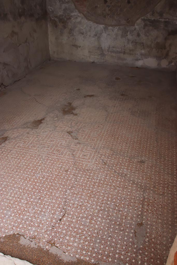 VIII.2.16 Pompeii. May 2024.
Looking east across flooring of cubiculum. Photo courtesy of Klaus Heese.