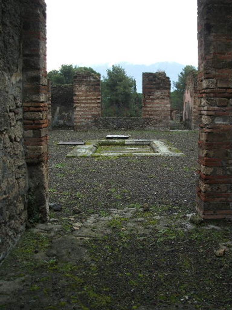 VIII.2.39 Pompeii. December 2004. Looking south across room b, atrium, from room a, fauces.