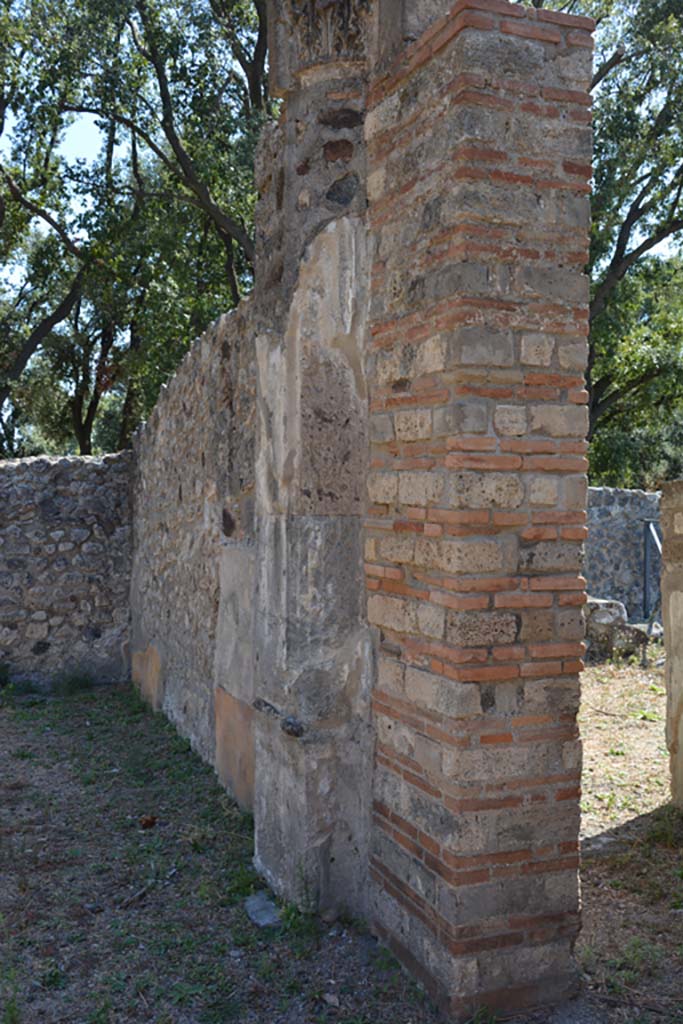 VIII.2.39 Pompeii. September 2019.
East ala g, looking towards south wall, with doorway to room t/u, on right.
Foto Annette Haug, ERC Grant 681269 DÉCOR
