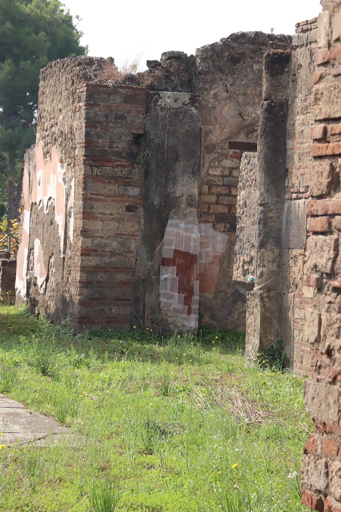 VIII.2.39 Pompeii. October 2023.
South-west corner of atrium, looking towards south wall of room h, ala. Photo courtesy of Klaus Heese.