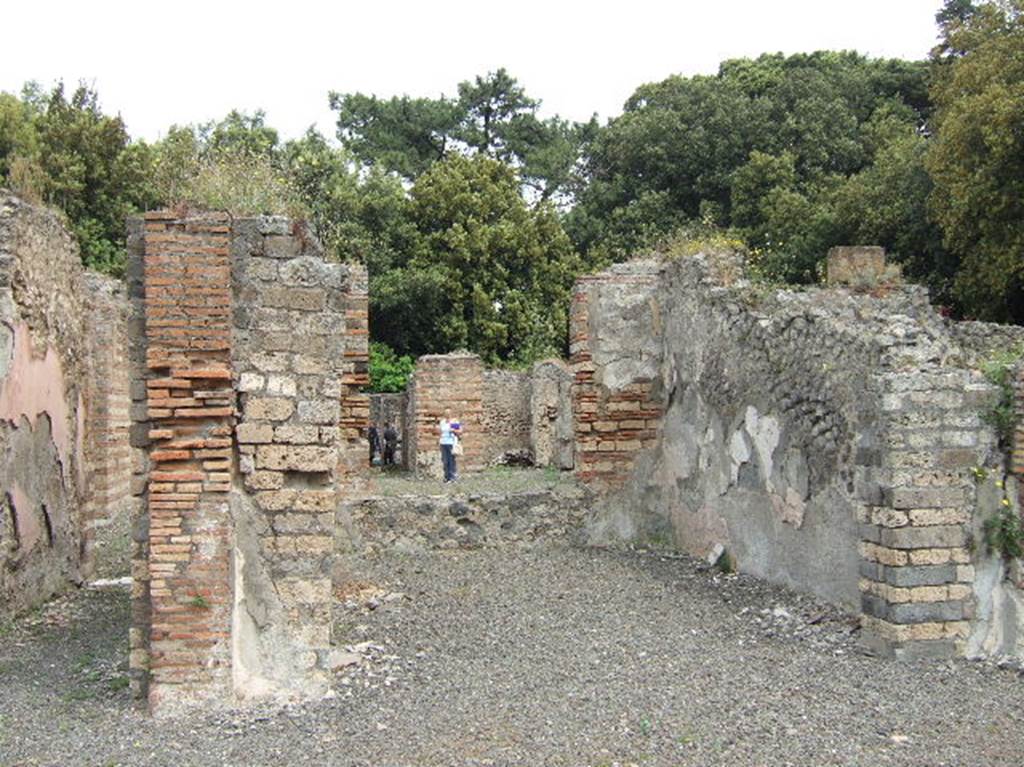 VIII.2.39 Pompeii. May 2006. Room r, tablinum, from large room, w.
Looking north across tablinum, towards atrium and entrance doorway.
According to Jashemski, all of the rooms at the rear of this house were built out over the south wall of the city. At the rear on the street level, the large room w, and the triclinia on either side of it (rooms v and x) were completely open onto the portico that preceded the terrace.
See Jashemski, W. F., 1993. The Gardens of Pompeii, Volume II: Appendices. New York: Caratzas. (p.209 and fig 244, reconstruction of rear of house).