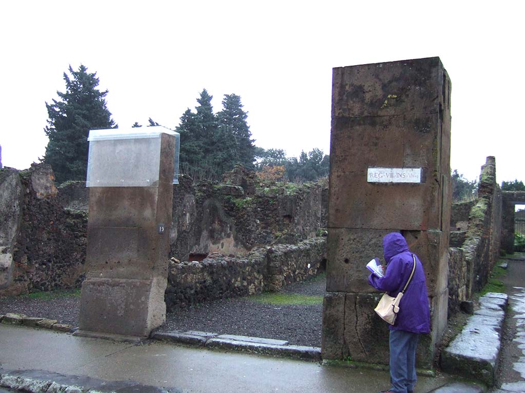 VIII.5.19 Pompeii. December 2005. Entrance.