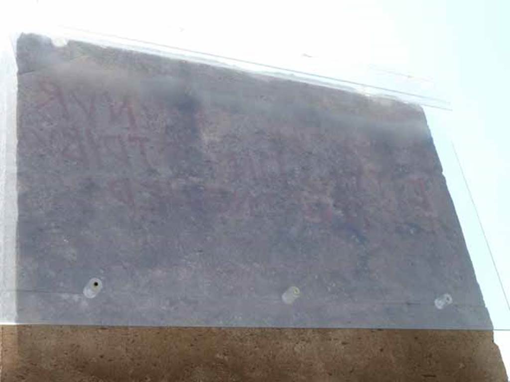 VIII.5.19 Pompeii, May 2010. “Eituns” on east pilaster between VIII.5.19 and VIII.5.20.
According to Rosalba Antonini, the surviving part (also known as Vetter 27) reads –
eksuk.amviannud
eituns.ampt.tribud
tuv.ampt.menerv(as)
See Antonini, R., in Quaderni Di Studi Pompeiana, 1/2007, Assoc. Int. Amica di Pompei, p. 48. See Varone, A. and Stefani, G., 2009. Titulorum Pictorum Pompeianorum, Rome: L’erma di Bretschneider, (p.368 & Tav.XXXc)