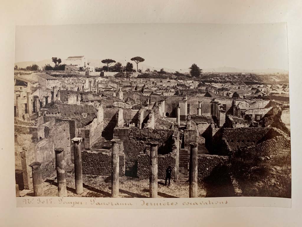 VIII.5.28 Pompeii. From an Album by M. Amodio, c.1880, entitled “Pompei, destroyed on 23 November 79, discovered in 1748”.
Looking east across the excavations from above the peristyle of VIII.5.29 and the rooms on the east portico.
Photo courtesy of Rick Bauer.
