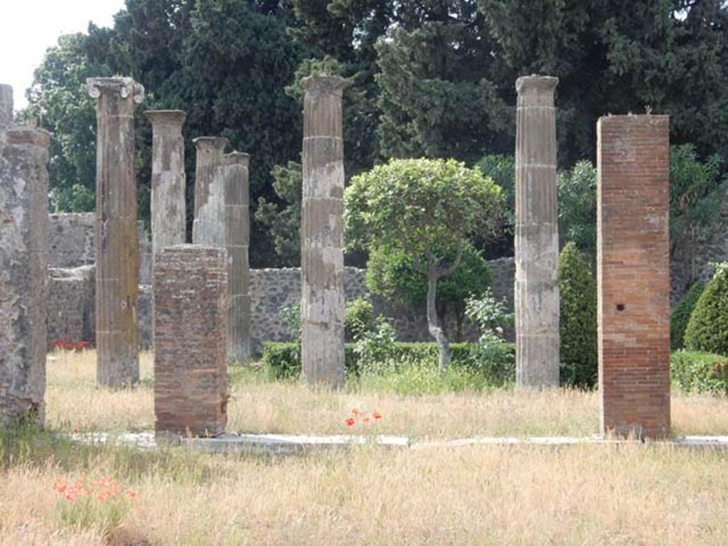 VIII.5.28 Pompeii. May 2017. Looking south from atrium towards peristyle. Photo courtesy of Buzz Ferebee.