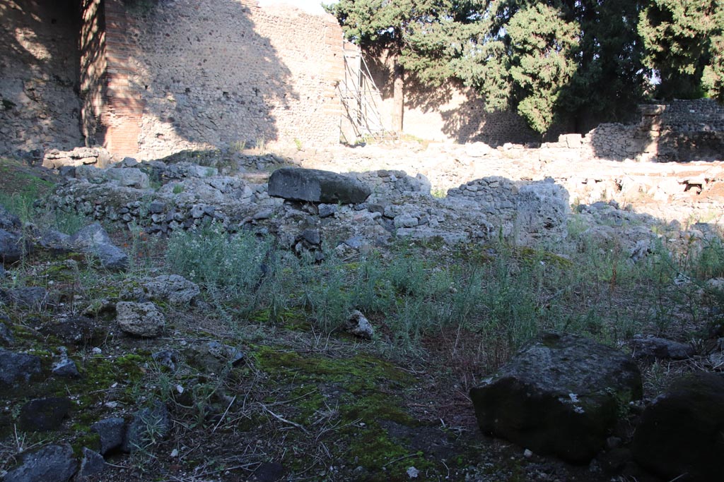 VIII.5.36 Pompeii. October 2022. Looking north-west. Photo courtesy of Klaus Heese.