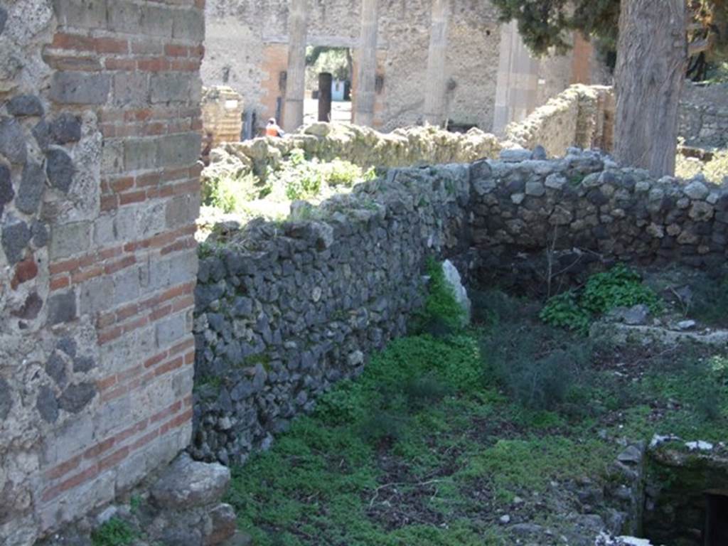 VIII.5.36 Pompeii. March 2009.
Looking south-east towards Triangular Forum. Taken from VIII.5.28 across site of room III, men’s caldarium.
Room II with function of a waiting room or a tepidarium would have been on the left.