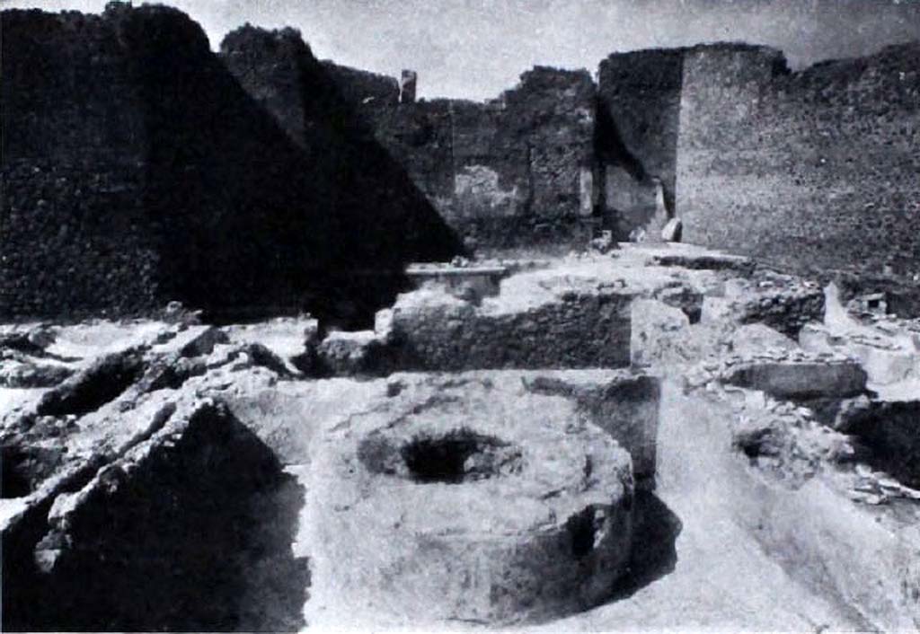 VIII.5.36 Pompeii. 1950, men’s labrum and caldarium at time of excavation. Looking west.
See Notizie degli Scavi di Antichità, 1950, p. 118, fig. 3.