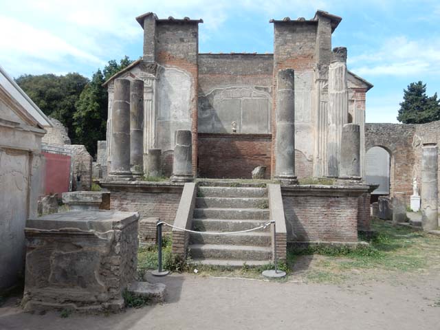 VIII.7.28 Pompeii. December 2007. Purgatorium, east side. Perseus rescuing Andromeda. See Mau, A., 1907, translated by Kelsey, F. W., Pompeii: Its Life and Art. New York: Macmillan. (p. 180).