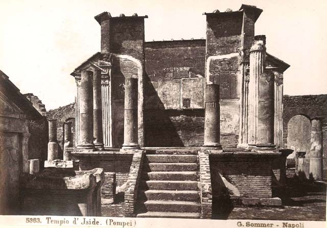 VIII.7.28 Pompeii. December 2007. South west corner of colonnade. In the south-west corner of the colonnade, on the west wall, a statue of Venus Anadiomene was found. In the same corner on the south wall stood the herm of Gaius Norbanus Sorex. The arched entrance leads to an irregular shaped sacred room.